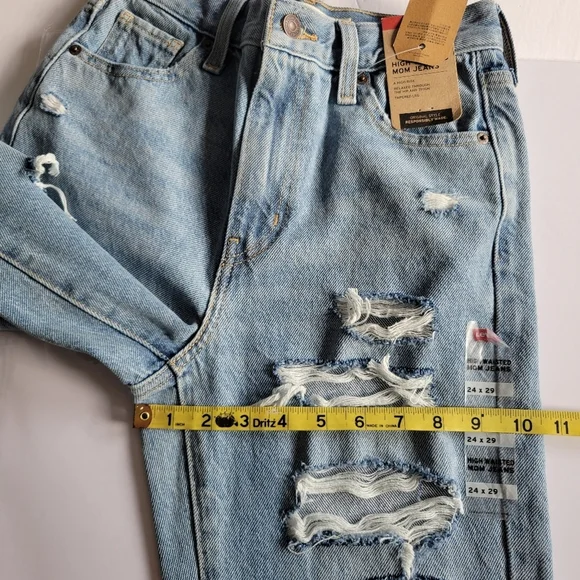 Levi's 24x29 Distressed High Waisted Mom Tapered Jeans - Picture 9 of 10